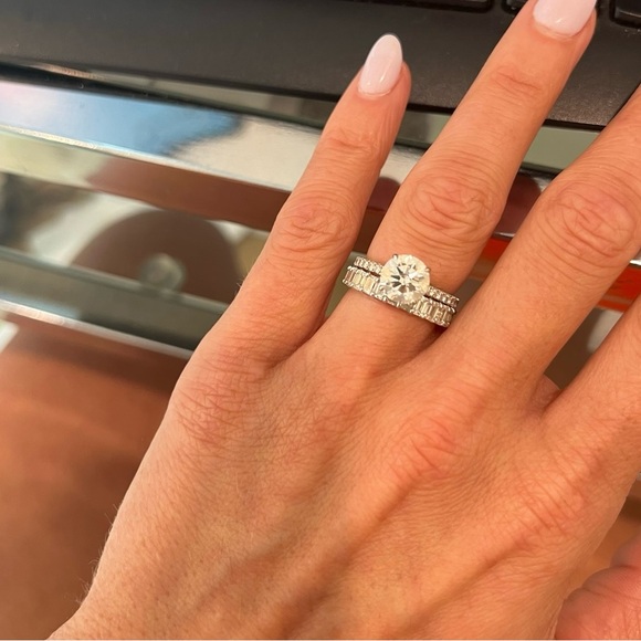 Emerald Cut Diamond Infinity Band - 2.8 carats - Picture 10 of 11